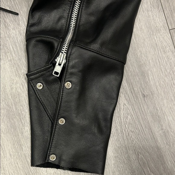 Harley Davidson Black Leather Chaps with Zipper Detail XS main image 8